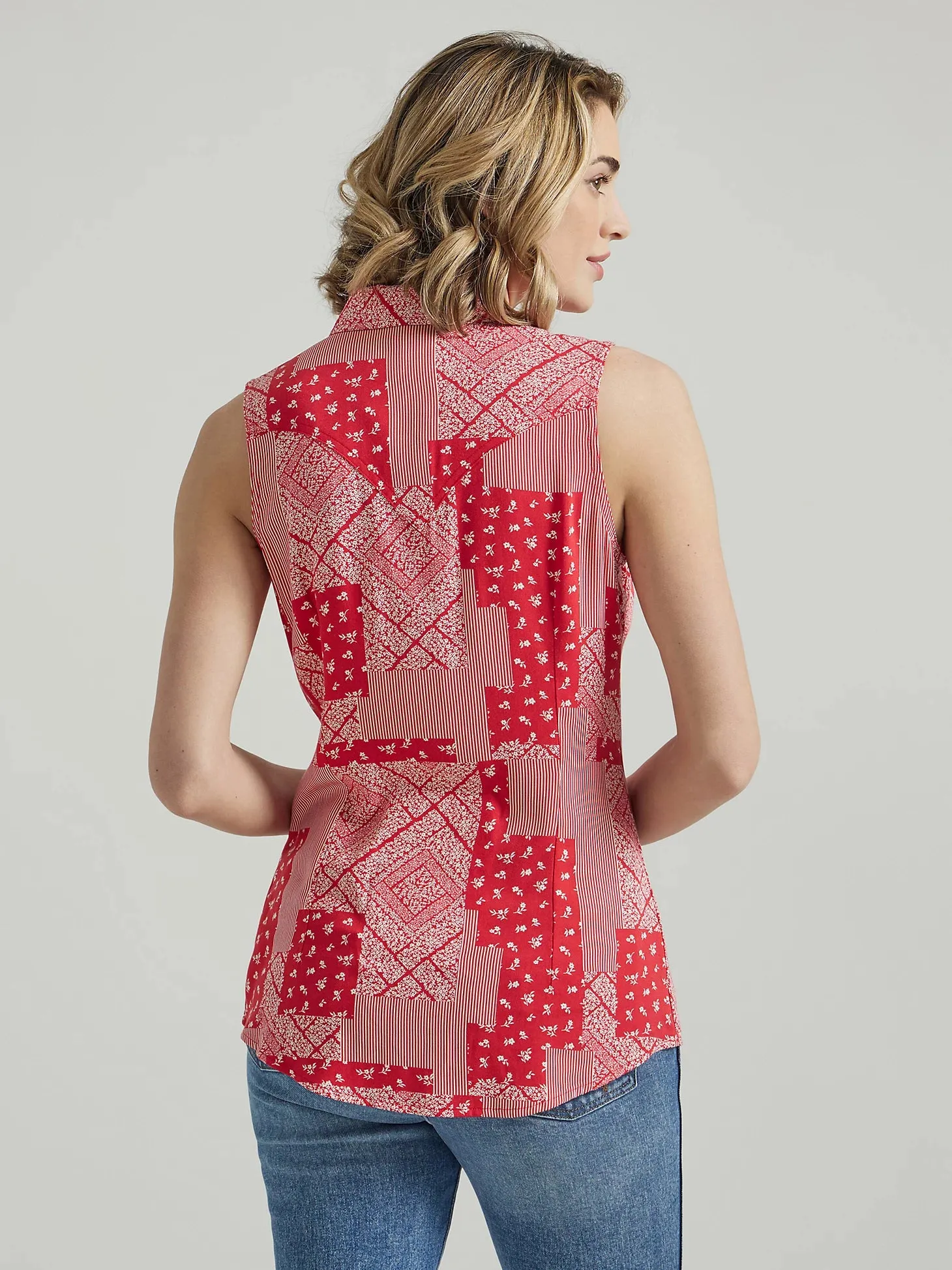 WOMEN'S WRANGLER RETRO® SLEEVELESS PRINT WESTERN SNAP TOP IN CHERRY RED