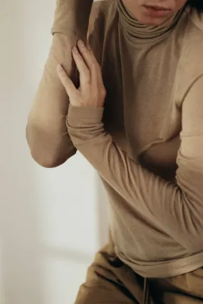 Wool blend lightweight turtle neck